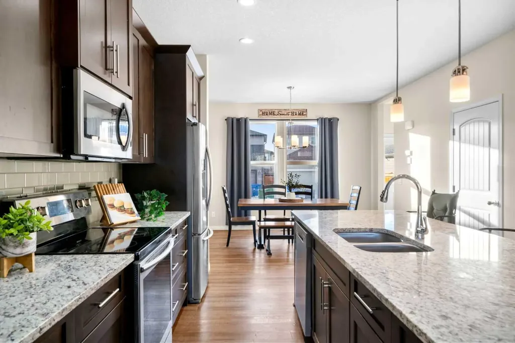 81 Legacy Glen Green SE Calgary AB T2X 4G6