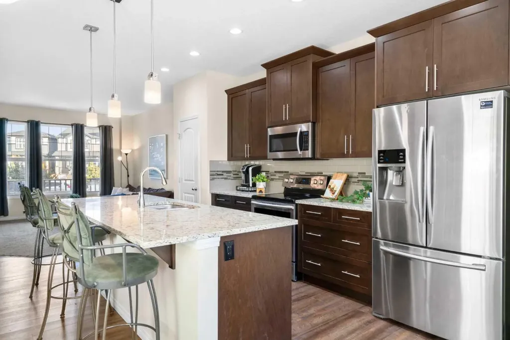81 Legacy Glen Green SE Calgary AB T2X 4G6