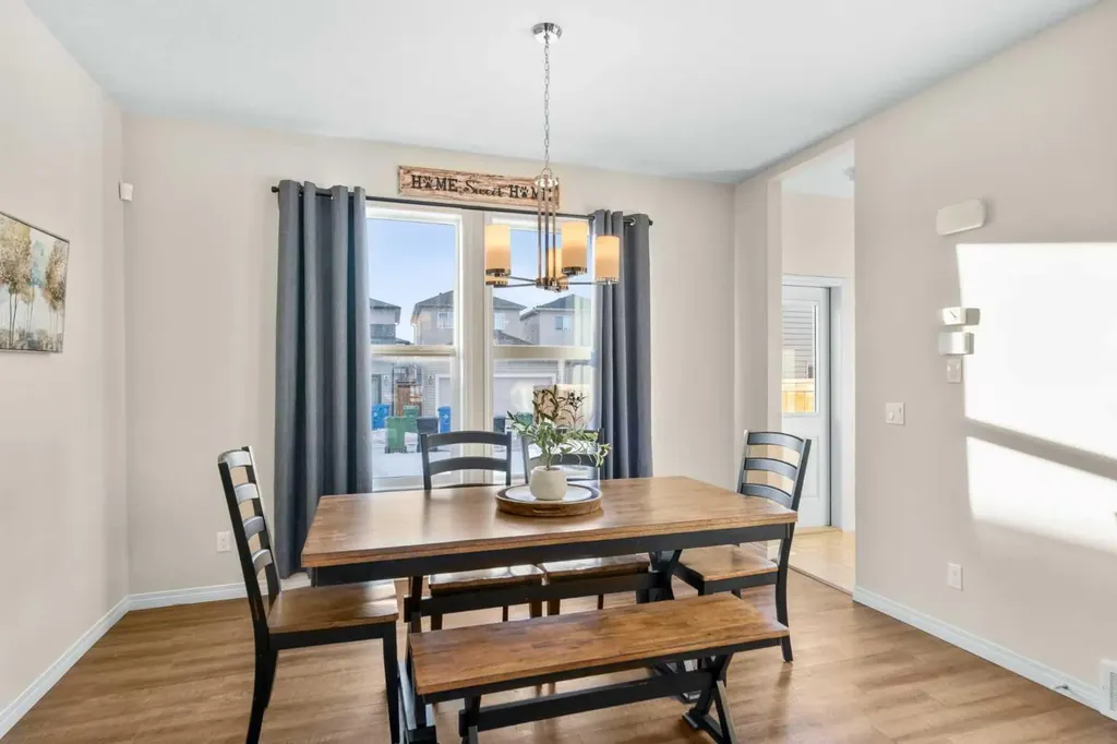 81 Legacy Glen Green SE Calgary AB T2X 4G6