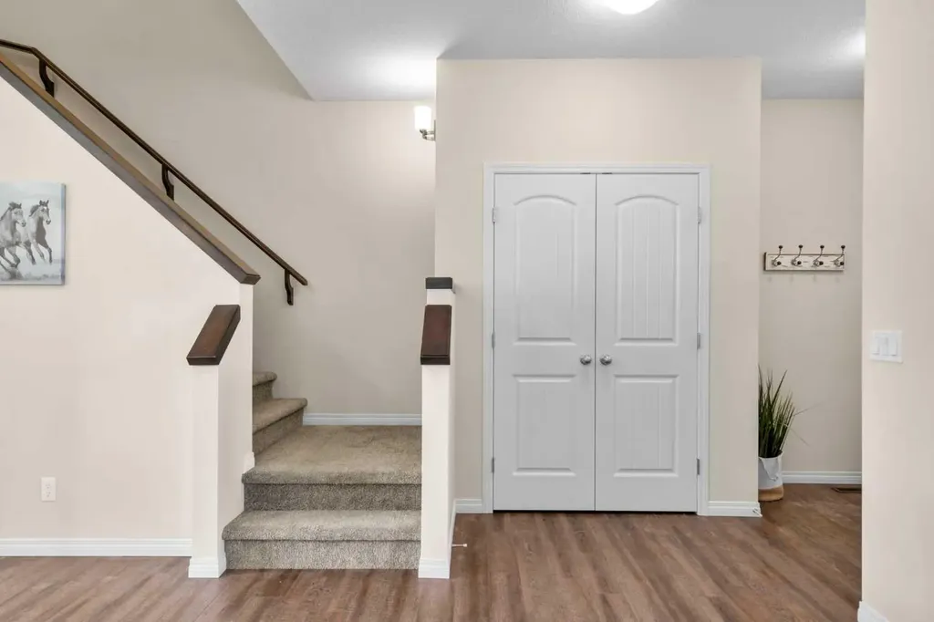 81 Legacy Glen Green SE Calgary AB T2X 4G6