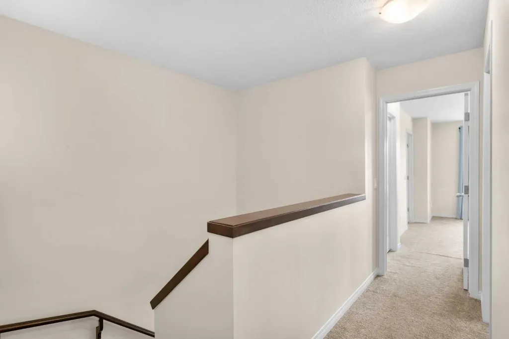 81 Legacy Glen Green SE Calgary AB T2X 4G6