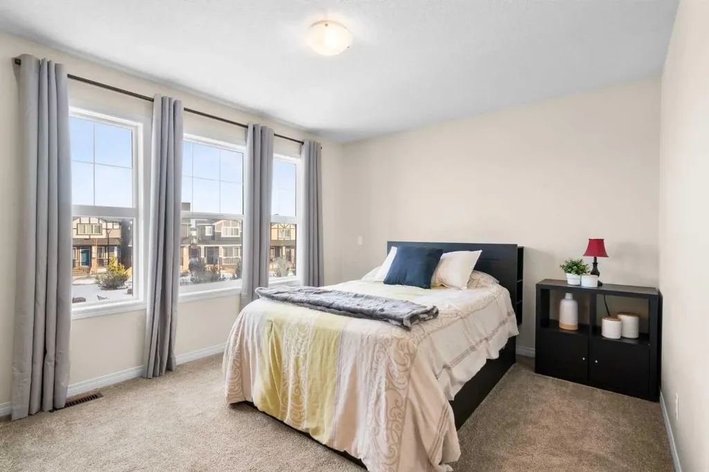 81 Legacy Glen Green SE Calgary AB T2X 4G6