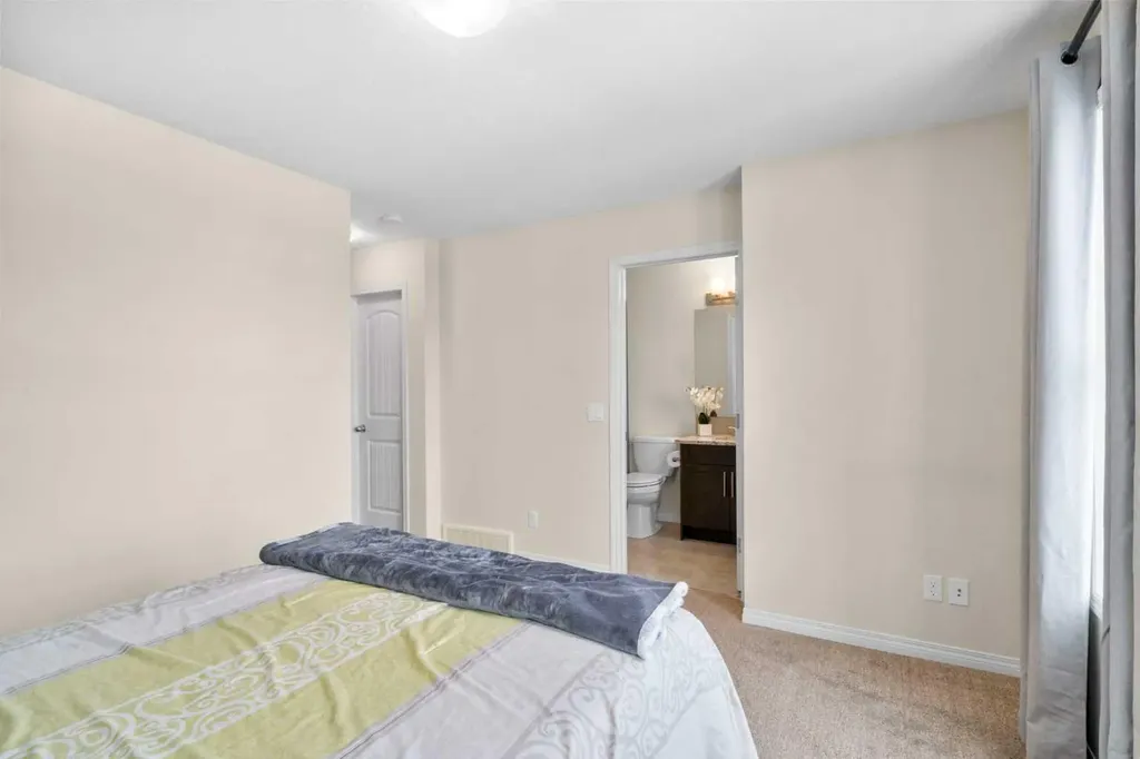 81 Legacy Glen Green SE Calgary AB T2X 4G6