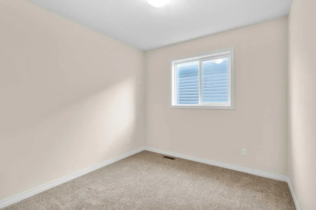 81 Legacy Glen Green SE Calgary AB T2X 4G6
