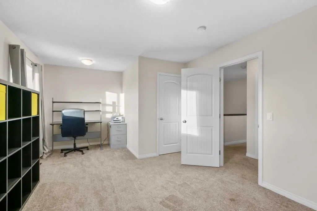 81 Legacy Glen Green SE Calgary AB T2X 4G6