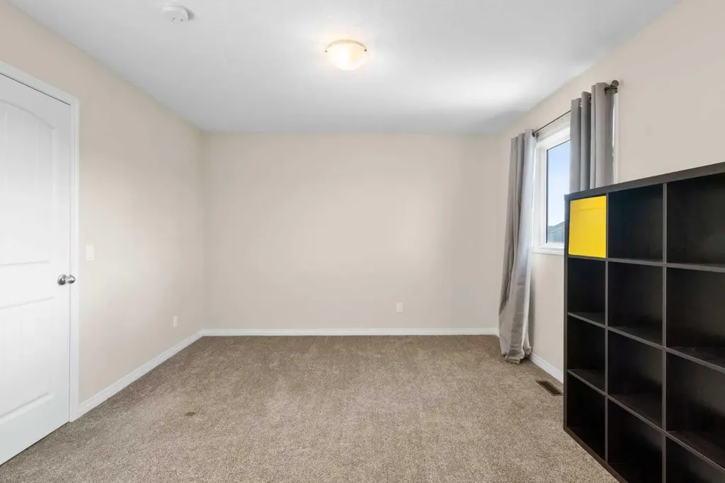 81 Legacy Glen Green SE Calgary AB T2X 4G6