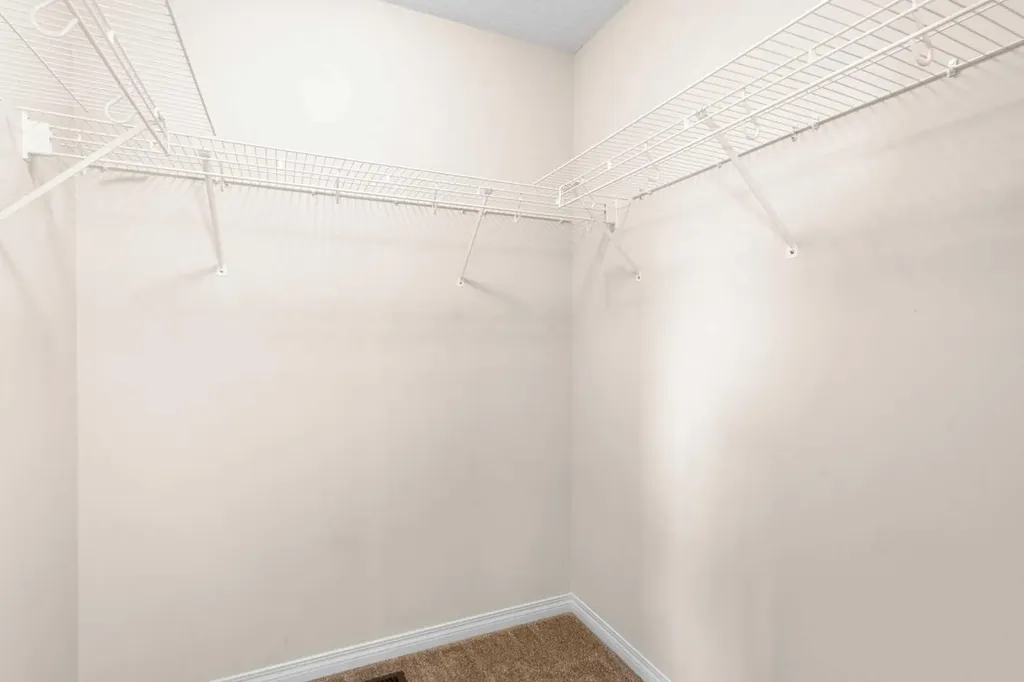81 Legacy Glen Green SE Calgary AB T2X 4G6