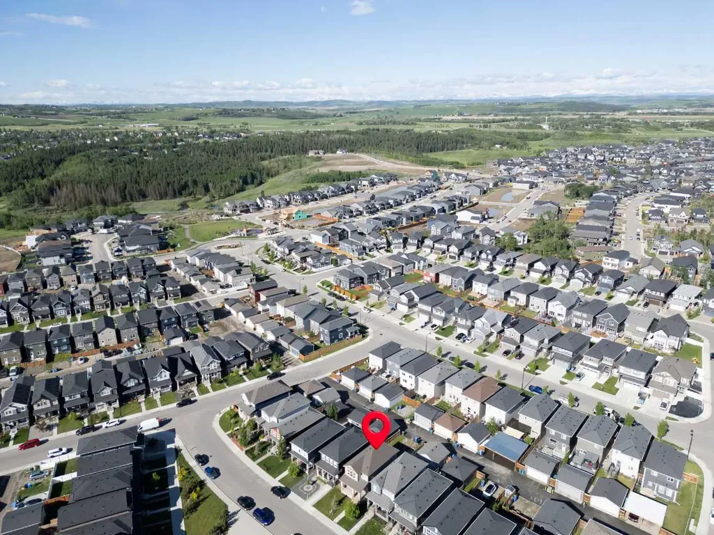 81 Legacy Glen Green SE Calgary AB T2X 4G6