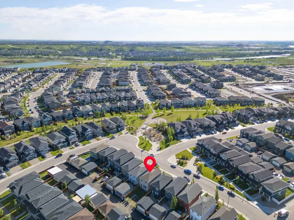 81 Legacy Glen Green SE Calgary AB T2X 4G6