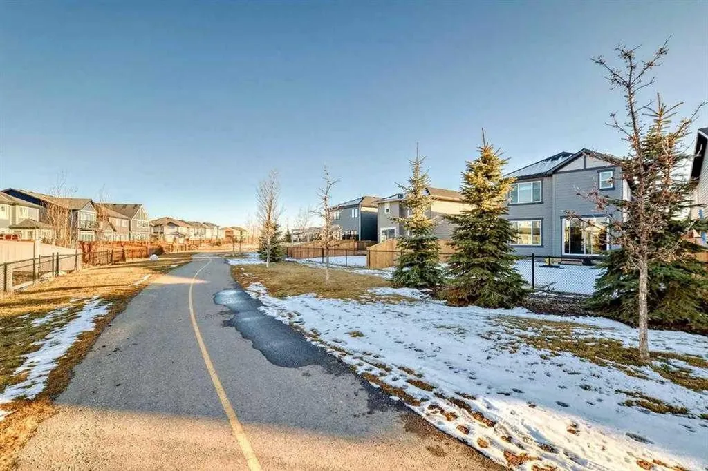 81 Legacy Glen Green SE Calgary AB T2X 4G6