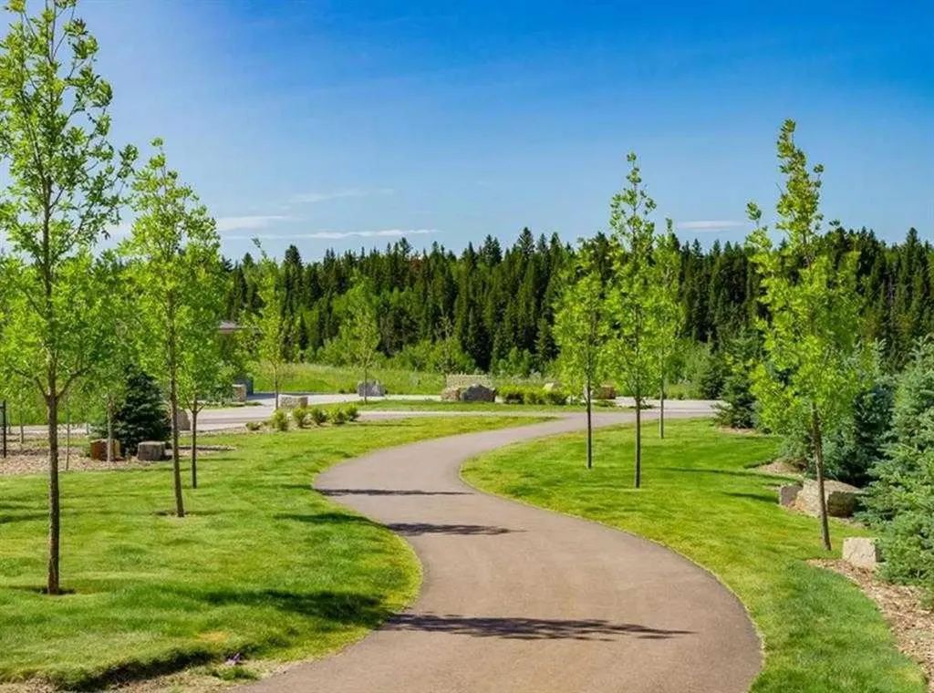 81 Legacy Glen Green SE Calgary AB T2X 4G6