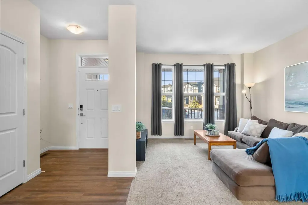 81 Legacy Glen Green SE Calgary AB T2X 4G6
