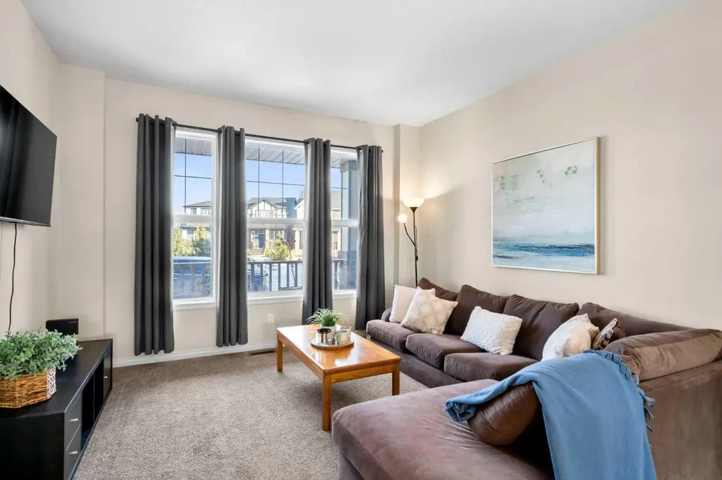 81 Legacy Glen Green SE Calgary AB T2X 4G6