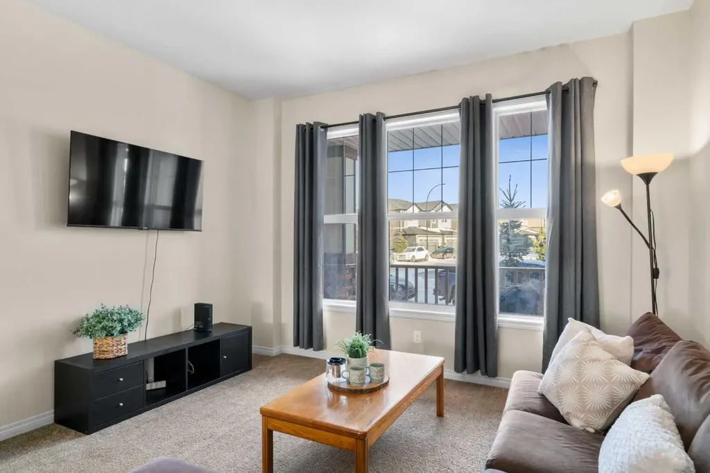 81 Legacy Glen Green SE Calgary AB T2X 4G6