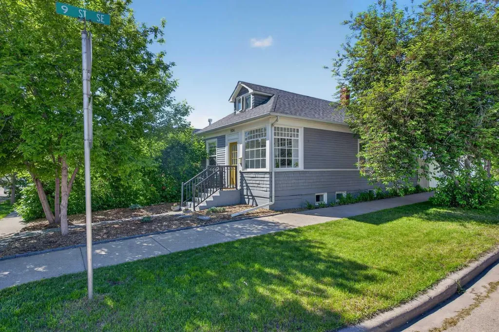 924 18 Avenue SE Calgary AB T2G 1L3