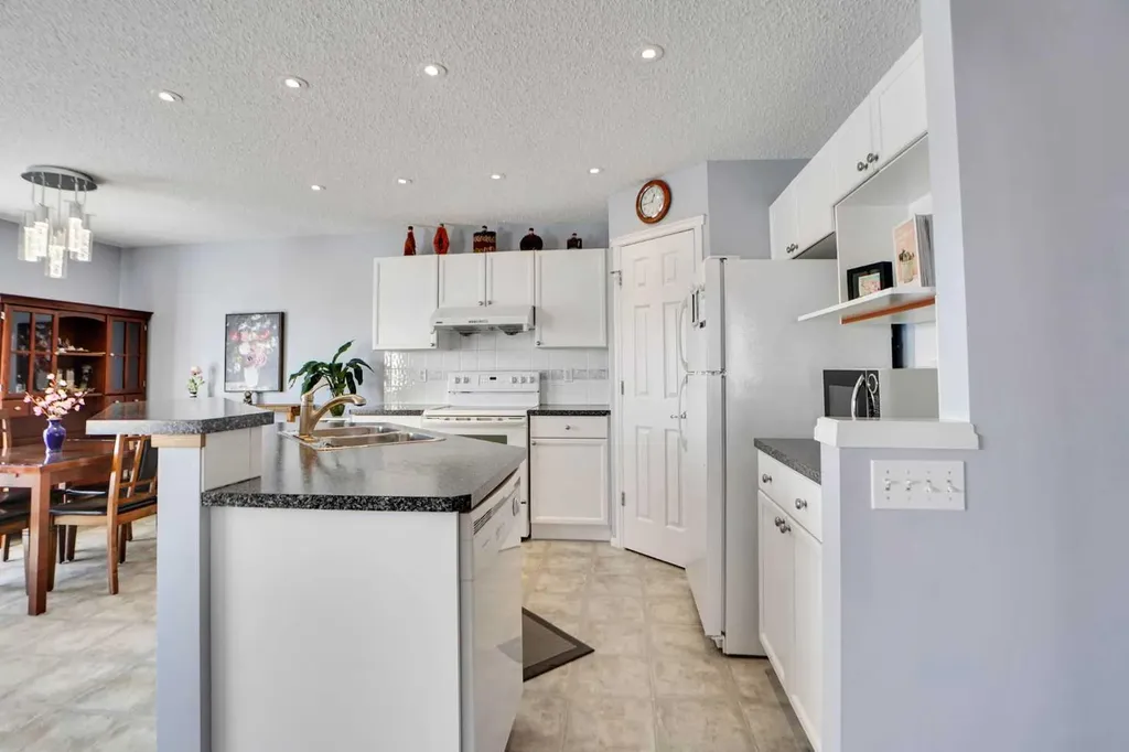 234 Saddlecreek Point NE Calgary AB T3J 4V5