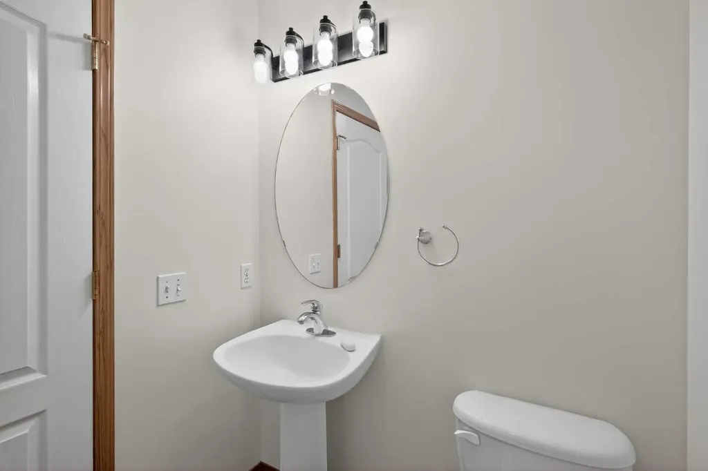 161 Tuscarora Close NW Calgary AB T3L 2E3