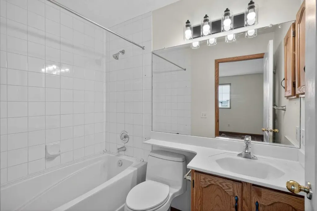 161 Tuscarora Close NW Calgary AB T3L 2E3