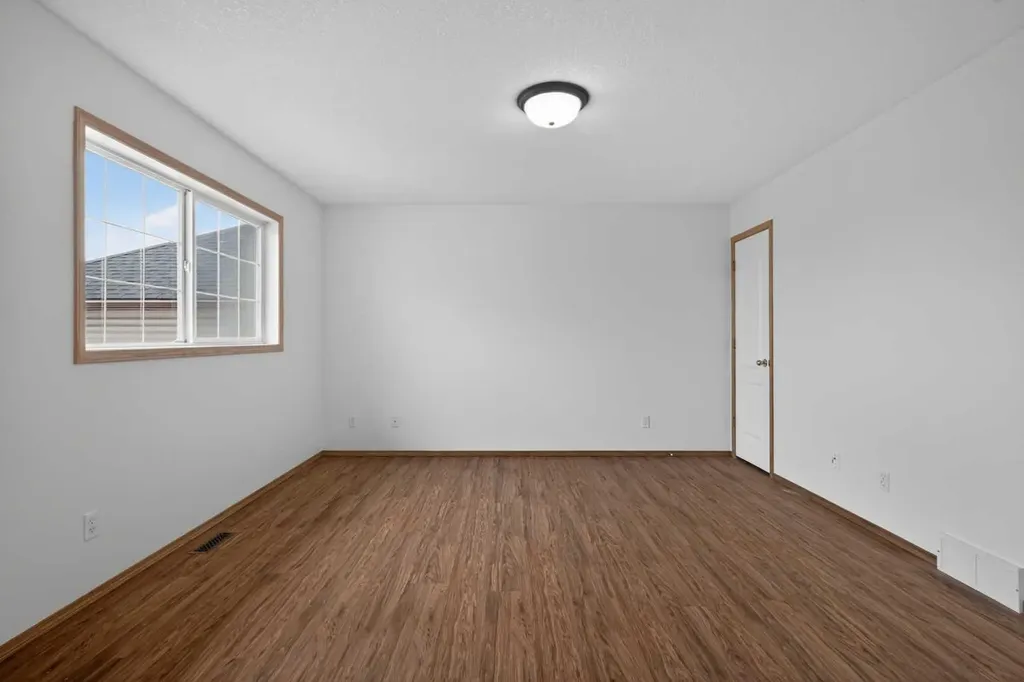 161 Tuscarora Close NW Calgary AB T3L 2E3
