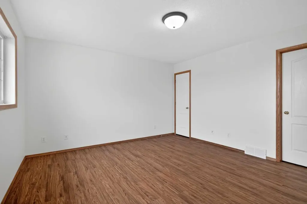 161 Tuscarora Close NW Calgary AB T3L 2E3
