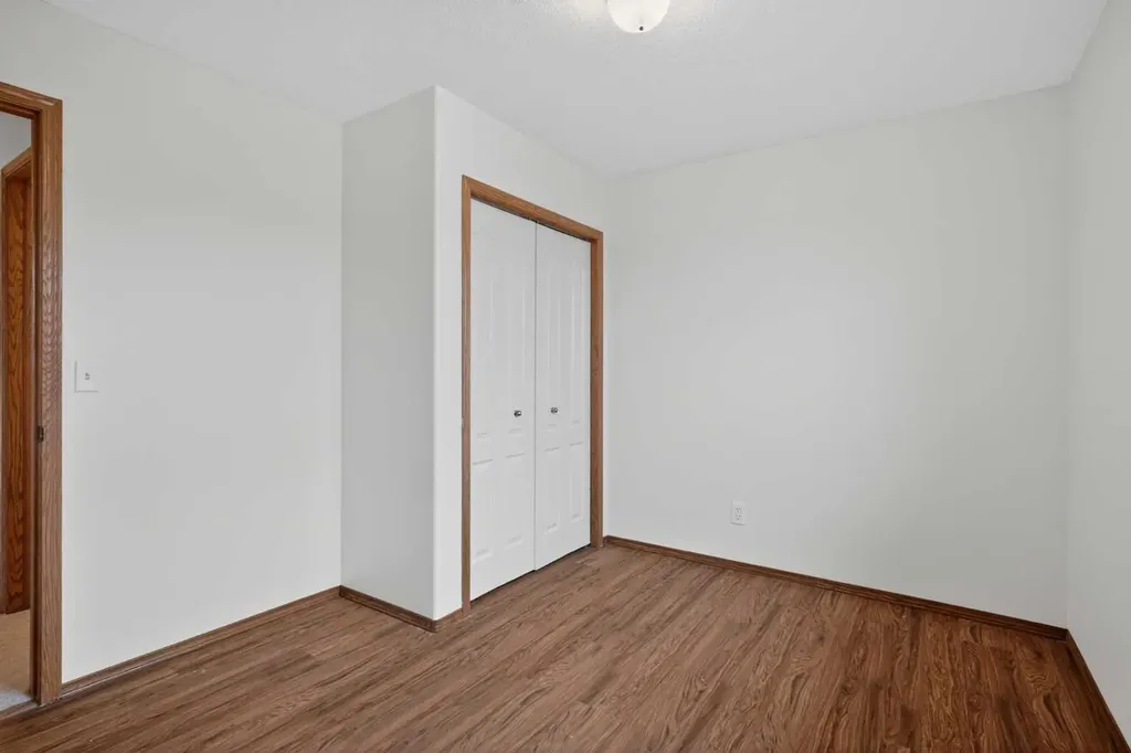 161 Tuscarora Close NW Calgary AB T3L 2E3