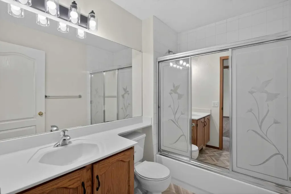 161 Tuscarora Close NW Calgary AB T3L 2E3
