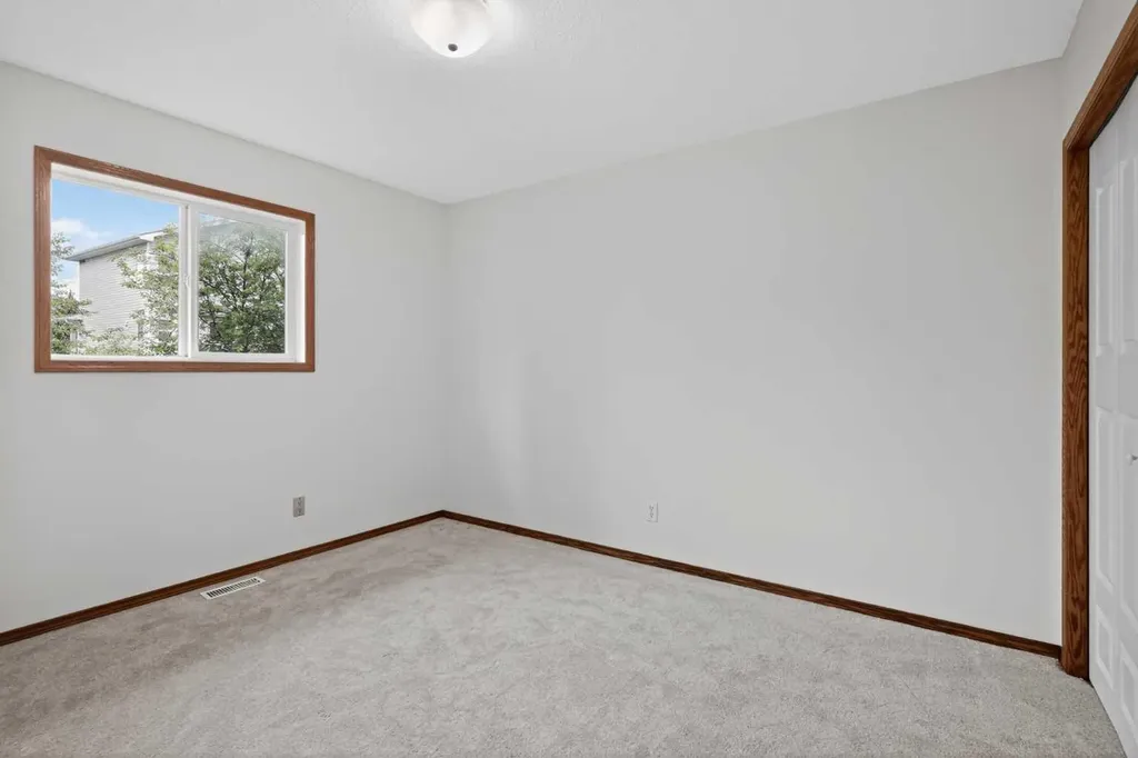 161 Tuscarora Close NW Calgary AB T3L 2E3