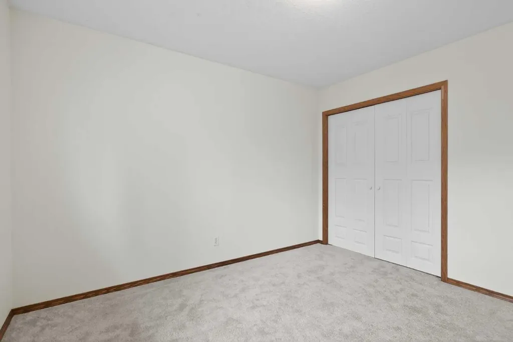 161 Tuscarora Close NW Calgary AB T3L 2E3