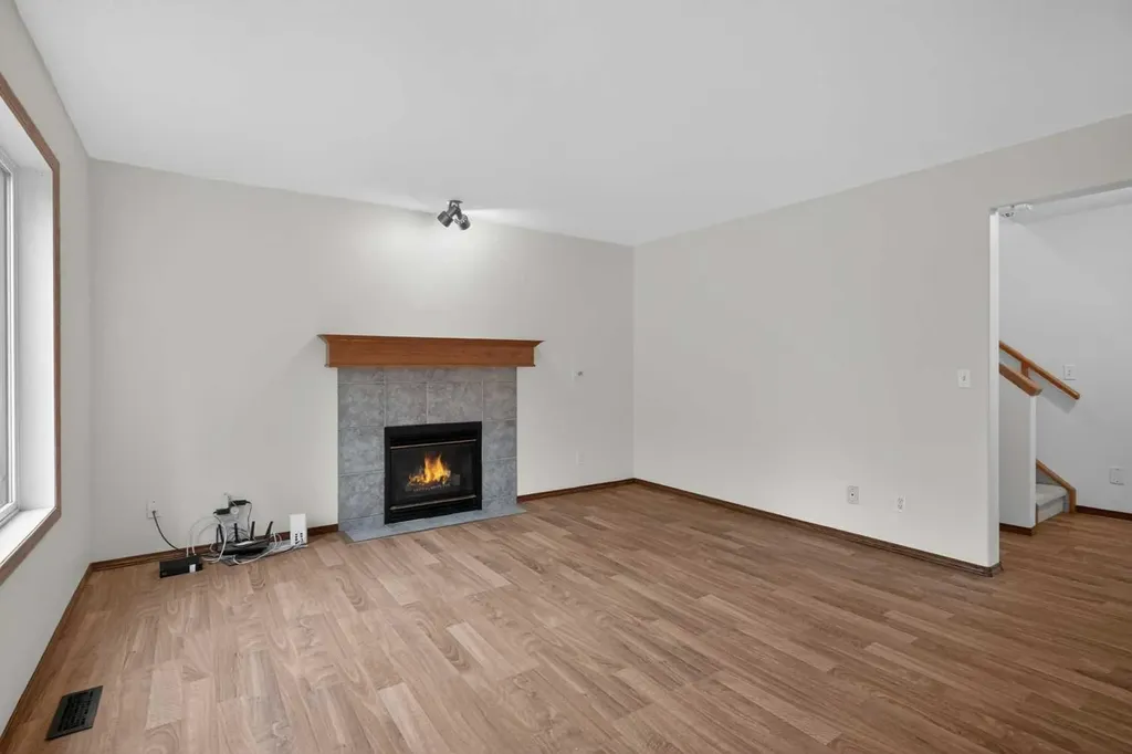 161 Tuscarora Close NW Calgary AB T3L 2E3
