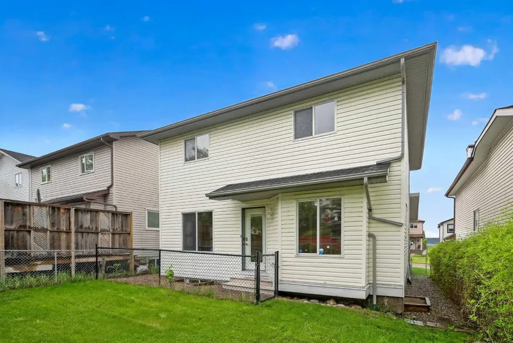 161 Tuscarora Close NW Calgary AB T3L 2E3
