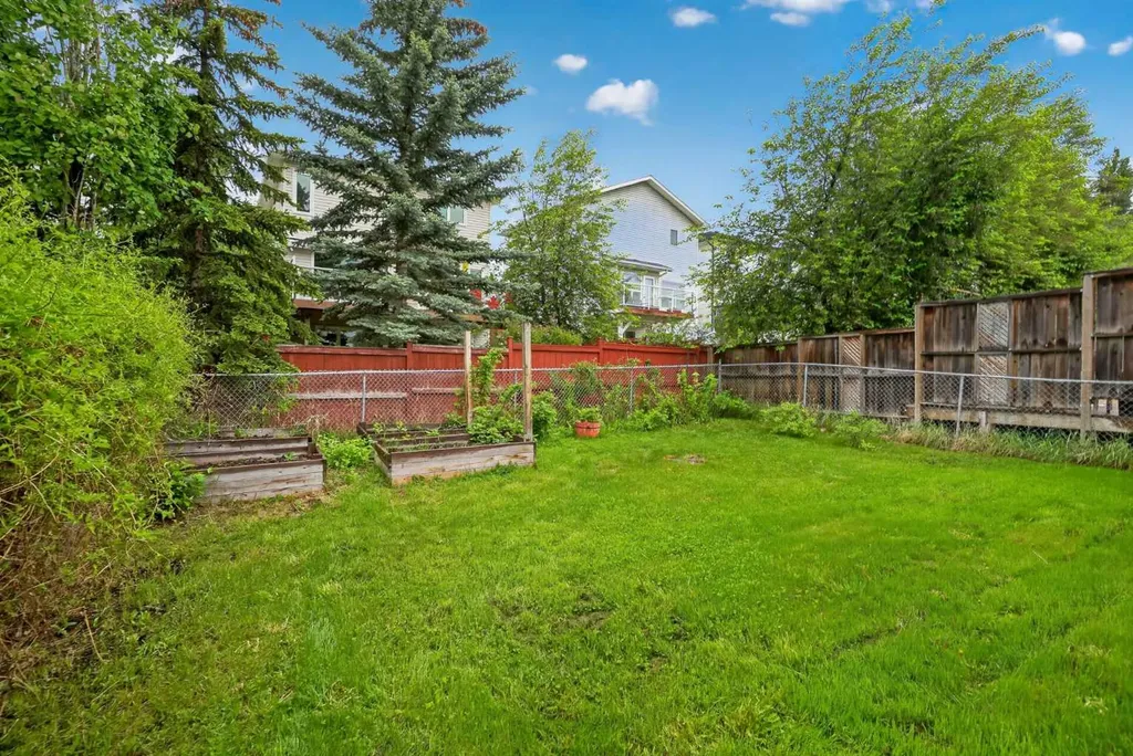 161 Tuscarora Close NW Calgary AB T3L 2E3