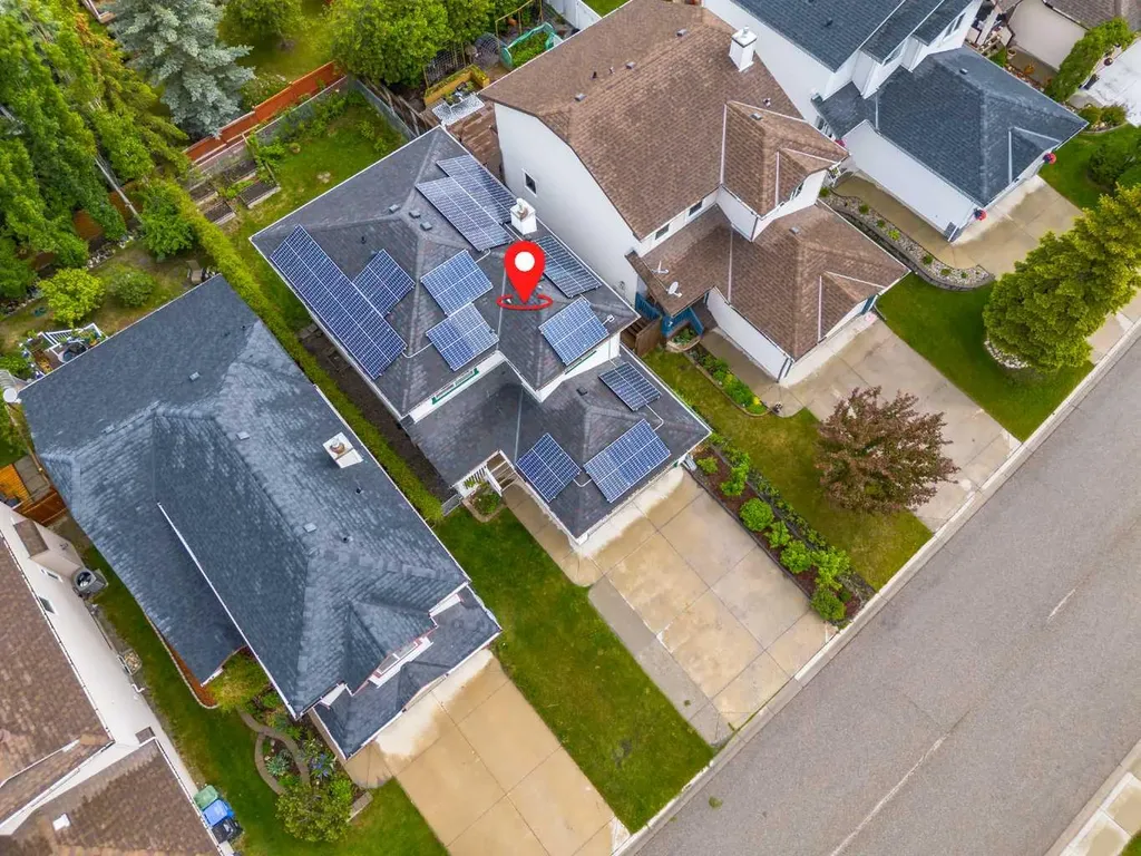 161 Tuscarora Close NW Calgary AB T3L 2E3