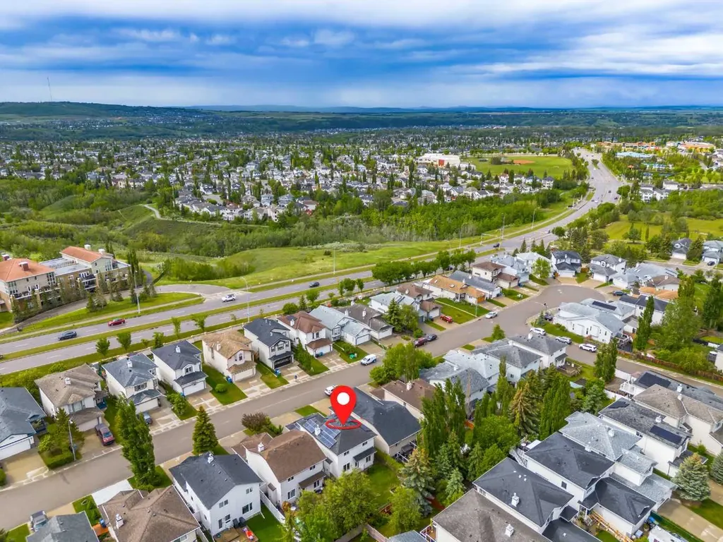 161 Tuscarora Close NW Calgary AB T3L 2E3