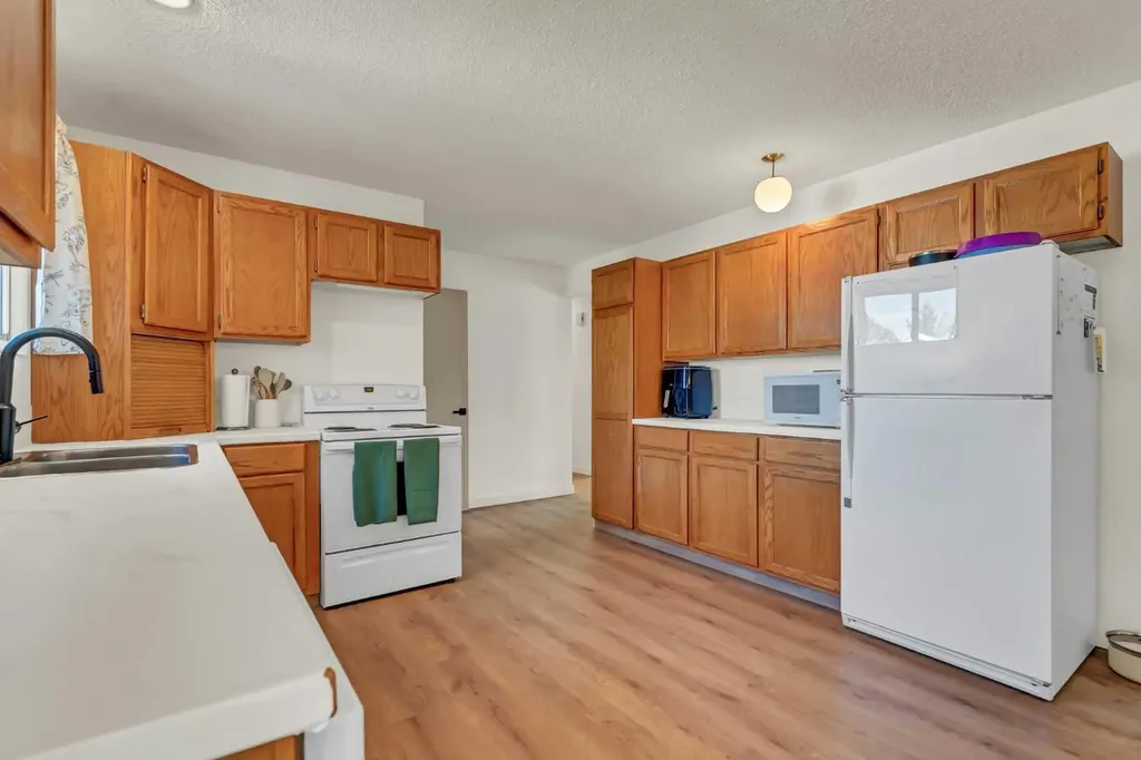10 Hayward Court NE Medicine Hat AB T1C1E2