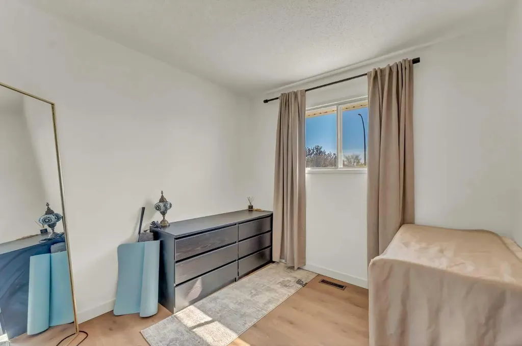 10 Hayward Court NE Medicine Hat AB T1C1E2