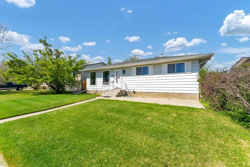 10 Hayward Court NE Medicine Hat AB T1C1E2