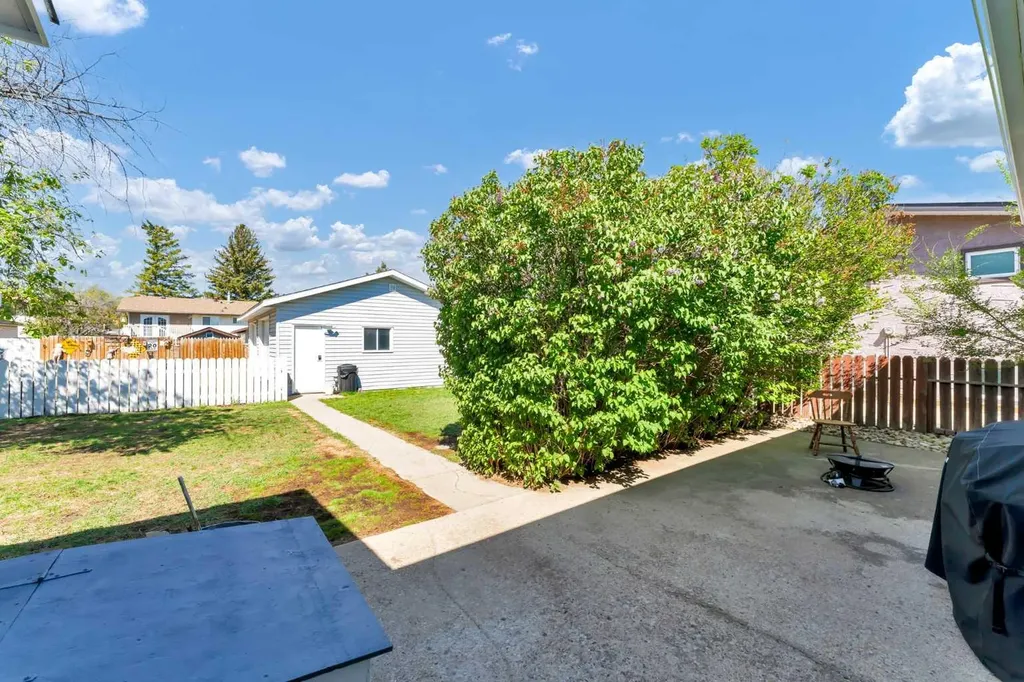 10 Hayward Court NE Medicine Hat AB T1C1E2