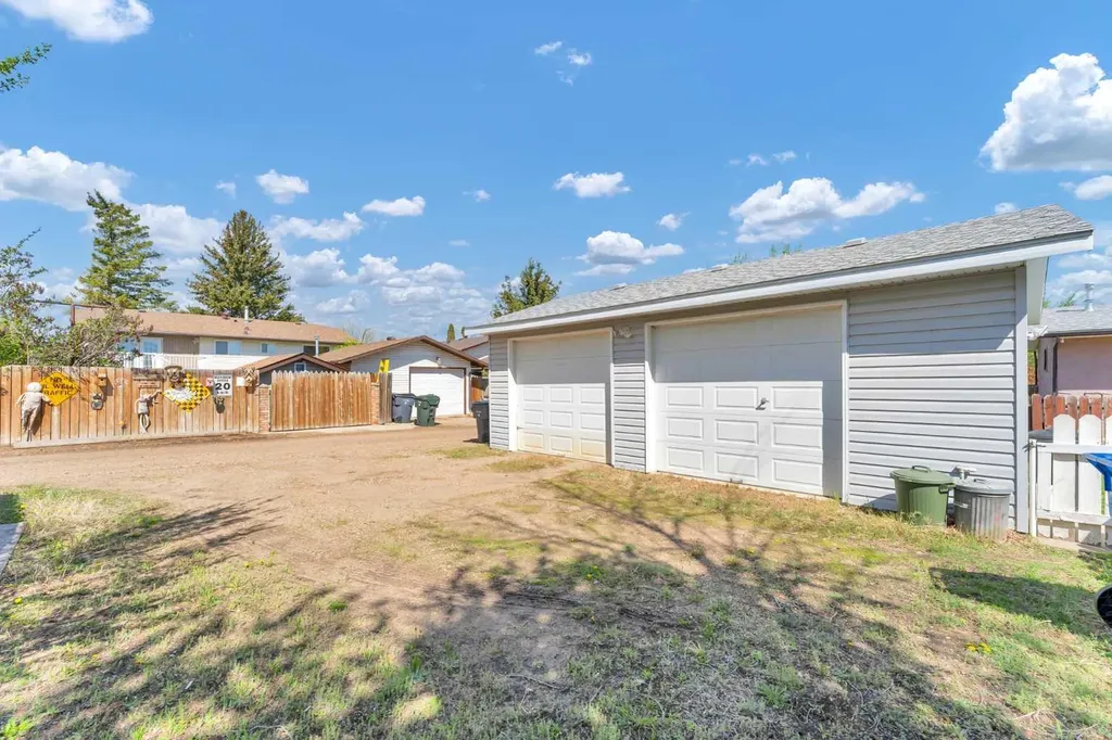 10 Hayward Court NE Medicine Hat AB T1C1E2