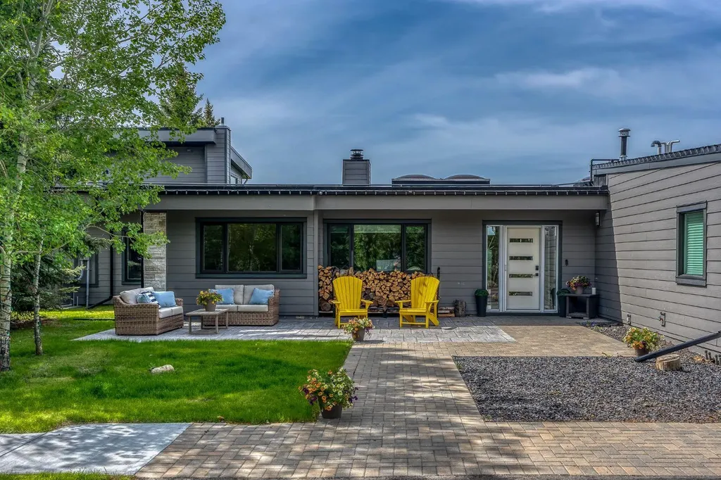 183 Pinebrook Way SW Rural Rocky View County AB T3Z 3K3