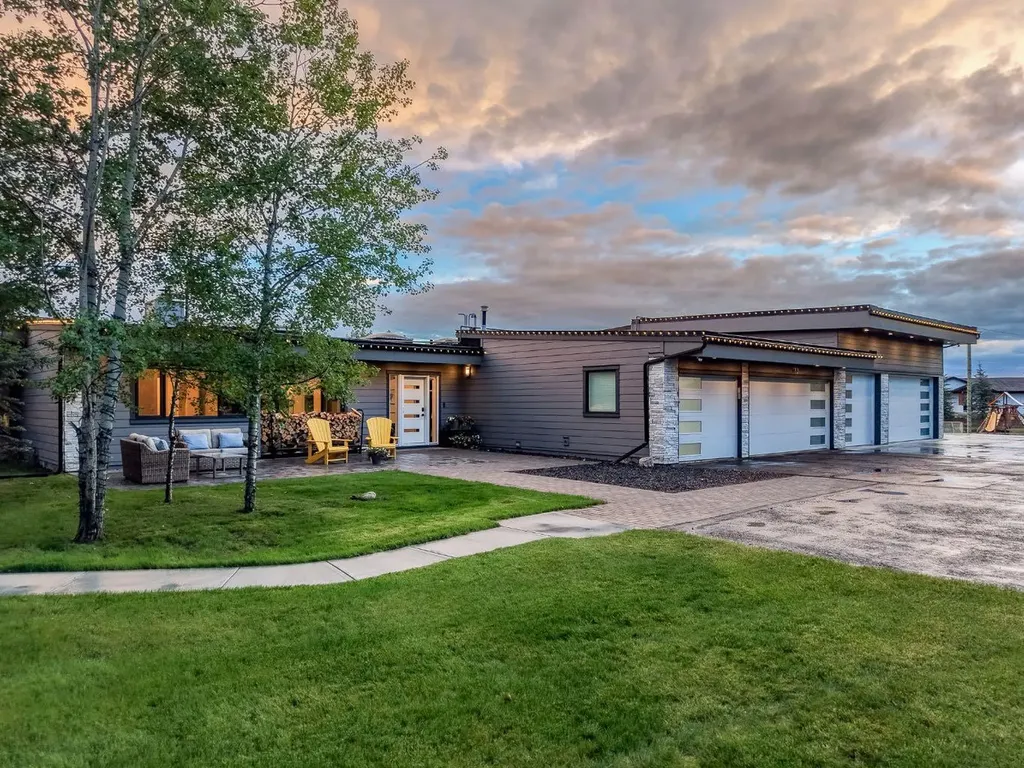 183 Pinebrook Way SW Rural Rocky View County AB T3Z 3K3