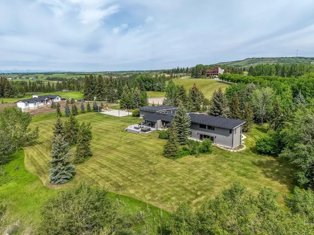 183 Pinebrook Way SW Rural Rocky View County AB T3Z 3K3