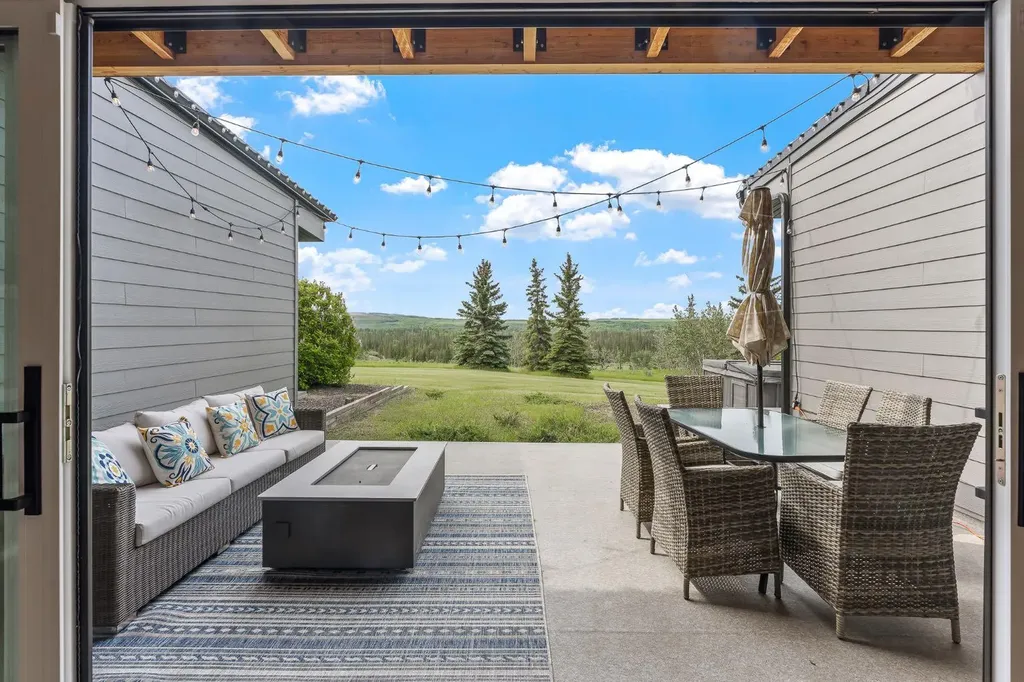183 Pinebrook Way SW Rural Rocky View County AB T3Z 3K3
