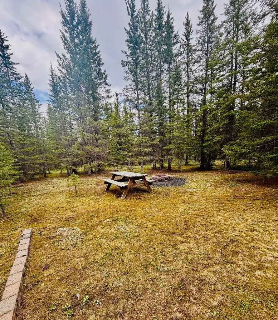 32351 Range Road 55 Rural Mountain View County AB T0M 1X0