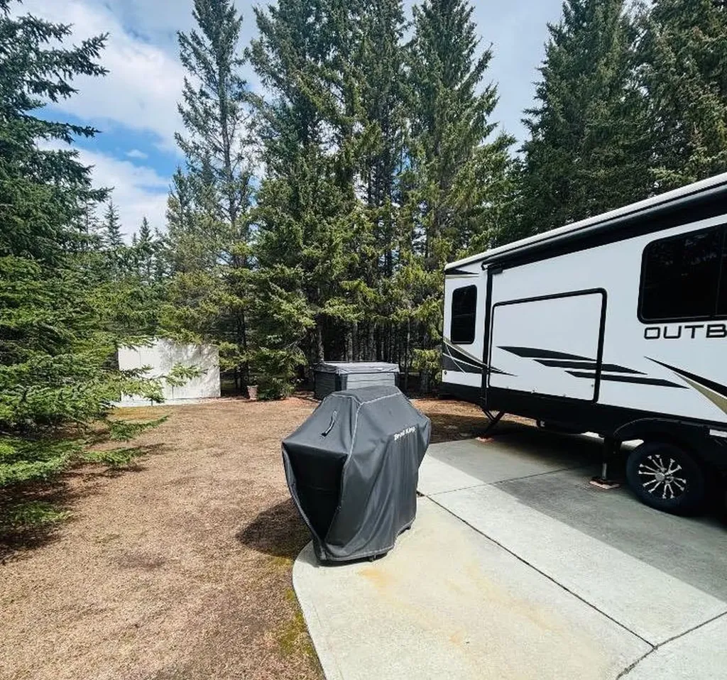 32351 Range Road 55 Rural Mountain View County AB T0M 1X0
