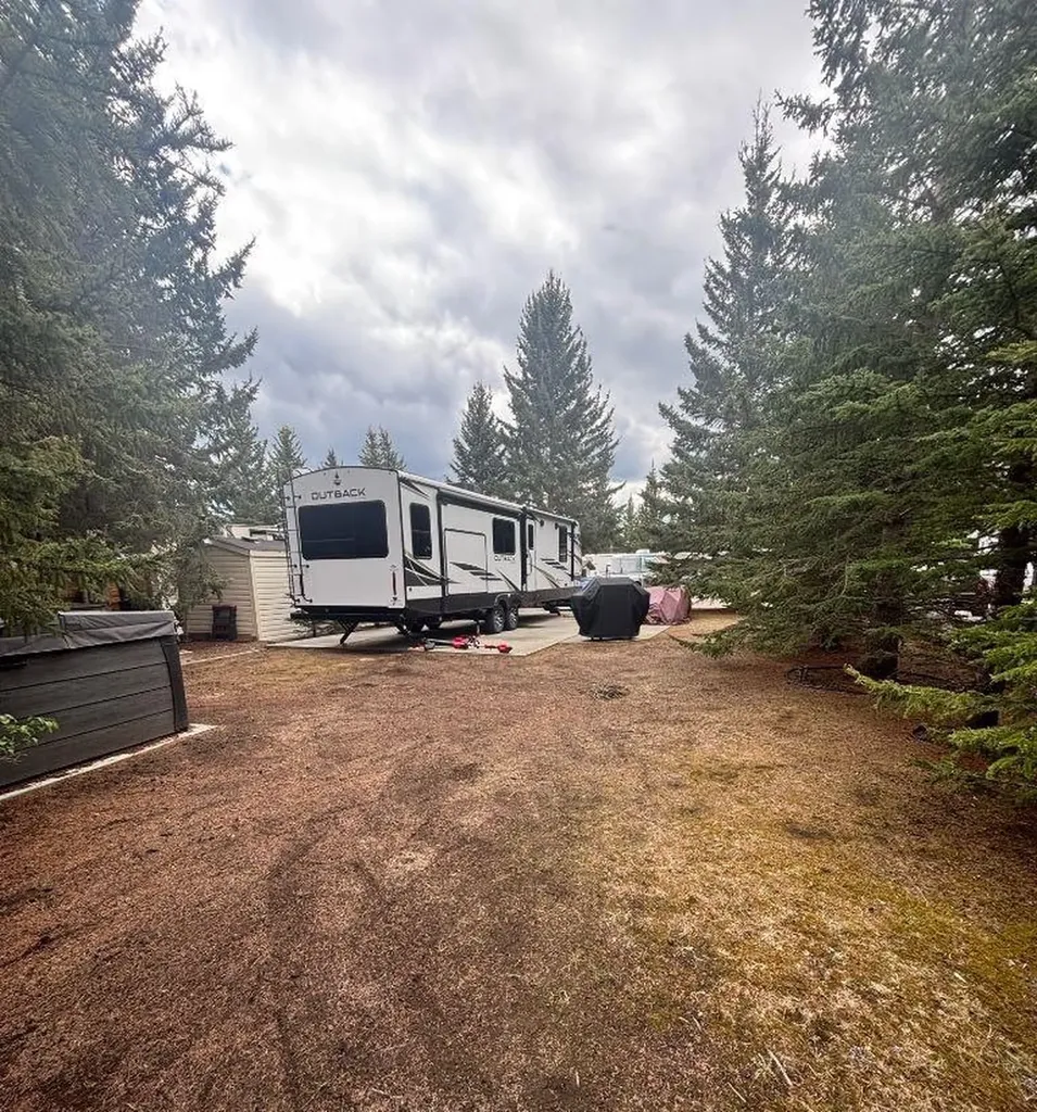 32351 Range Road 55 Rural Mountain View County AB T0M 1X0