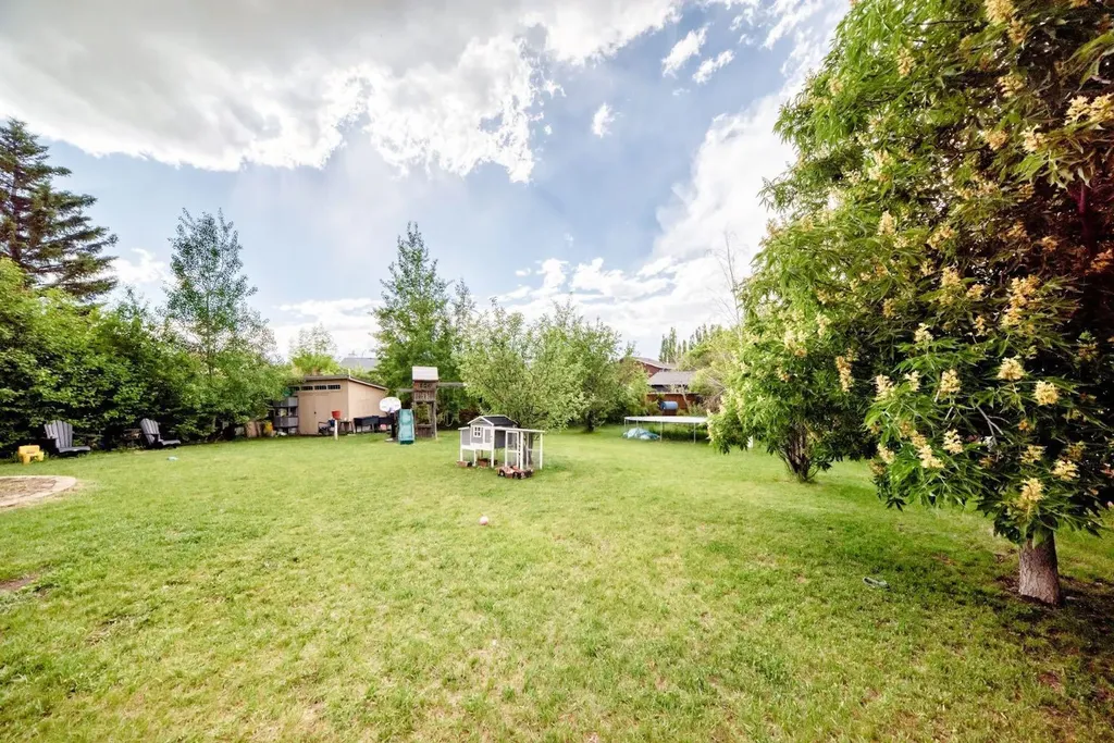 616 Mcculloch Crescent Irricana AB T0M 0C8