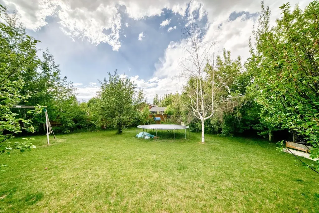 616 Mcculloch Crescent Irricana AB T0M 0C8