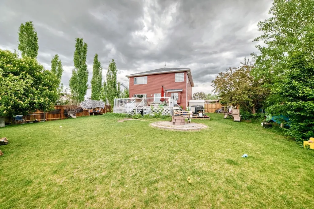 616 Mcculloch Crescent Irricana AB T0M 0C8