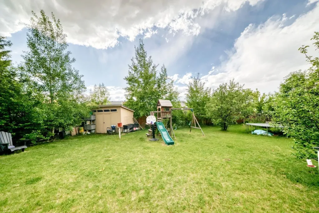 616 Mcculloch Crescent Irricana AB T0M 0C8