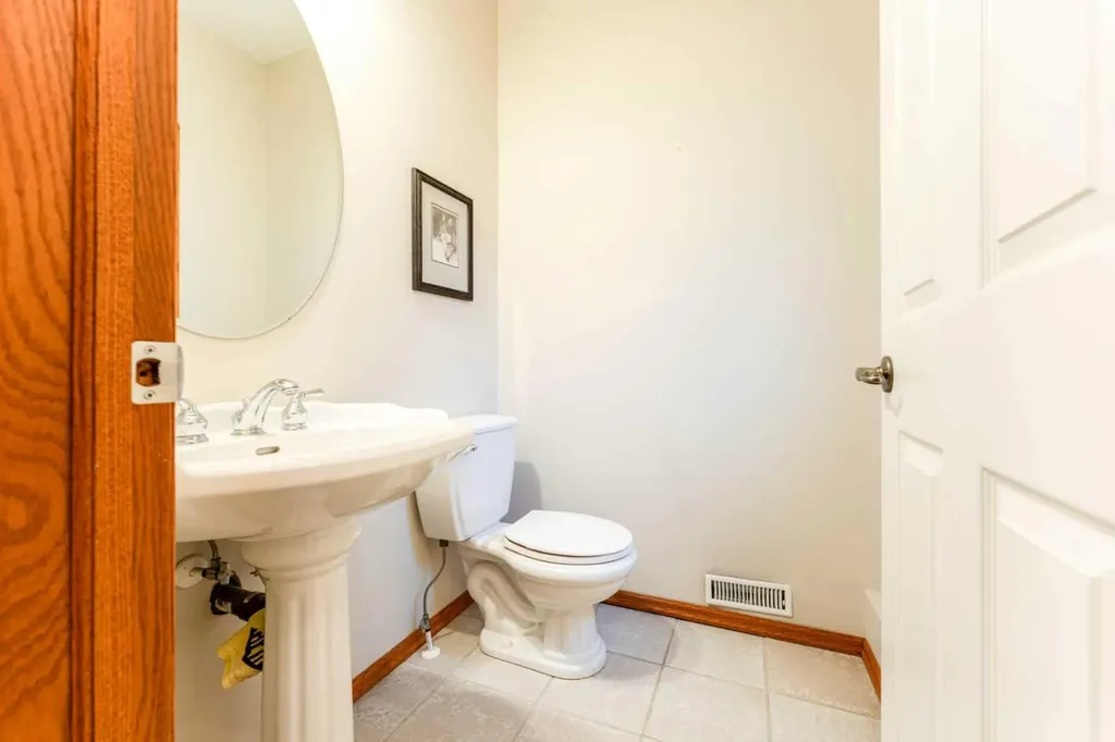 256 43 Avenue NW Calgary AB T2K 0H6